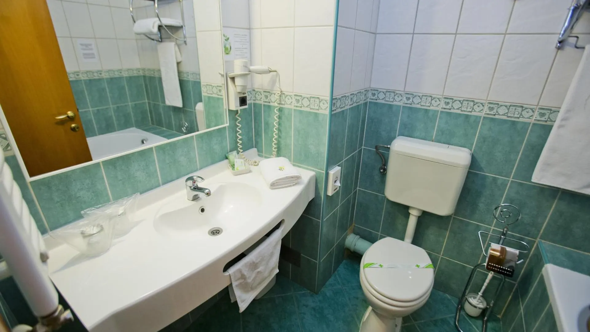 Hotel Dan Bucharest 3*,  Romania